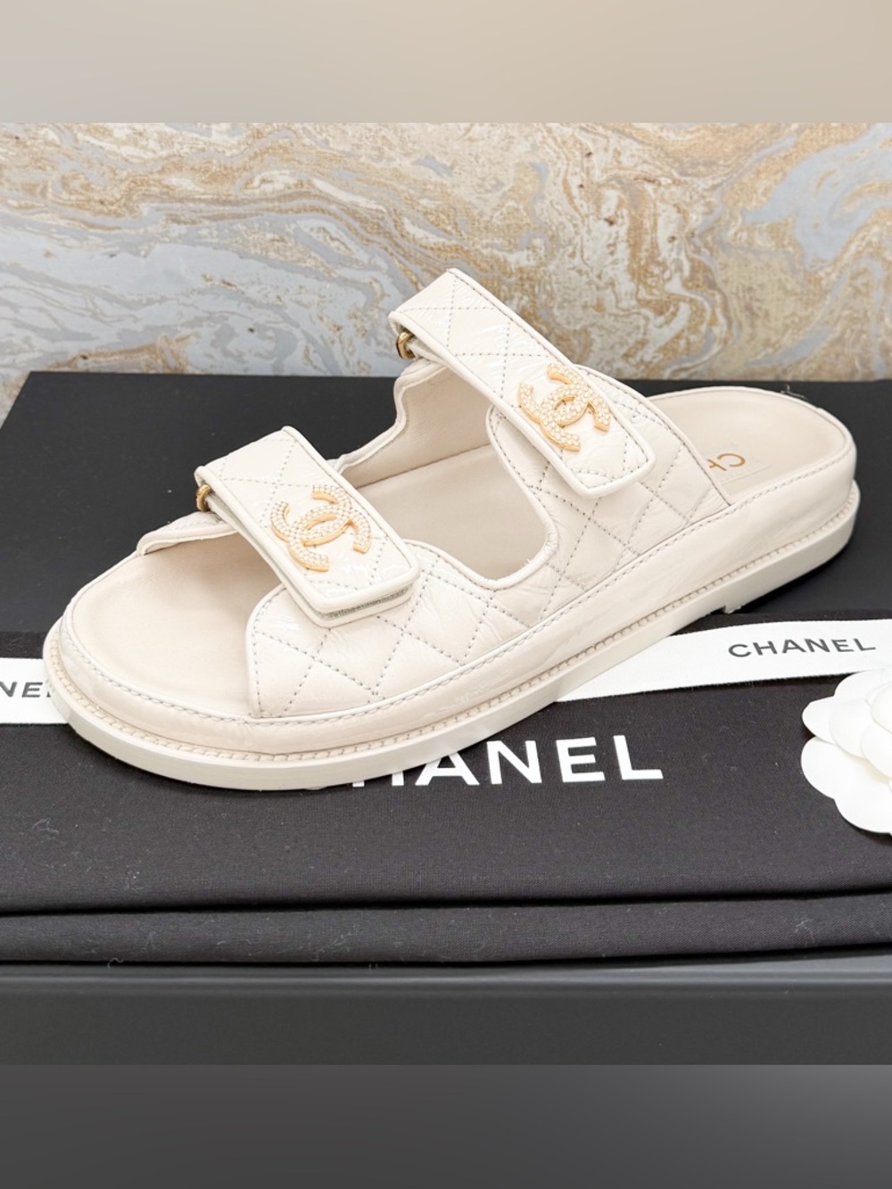 New! Chanel Dad CC Shiny Calfskin Pearl Quilted Slide Sandals - Picture 2 of 9